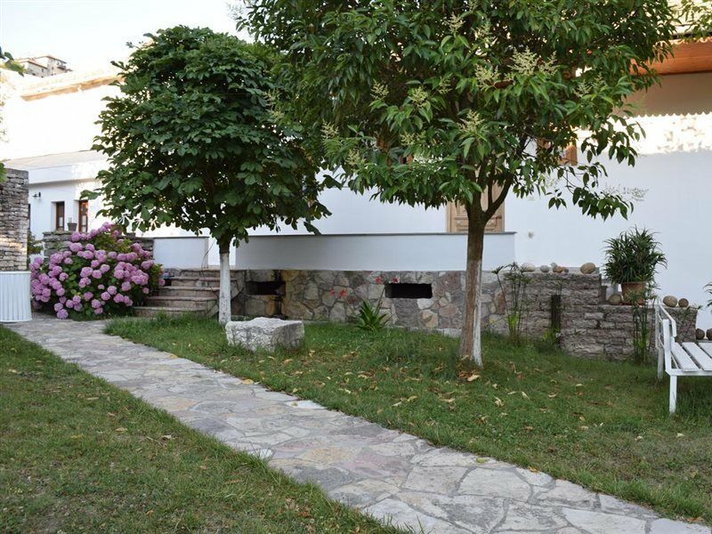 Hotel Bineri Gjirokastër Exterior foto